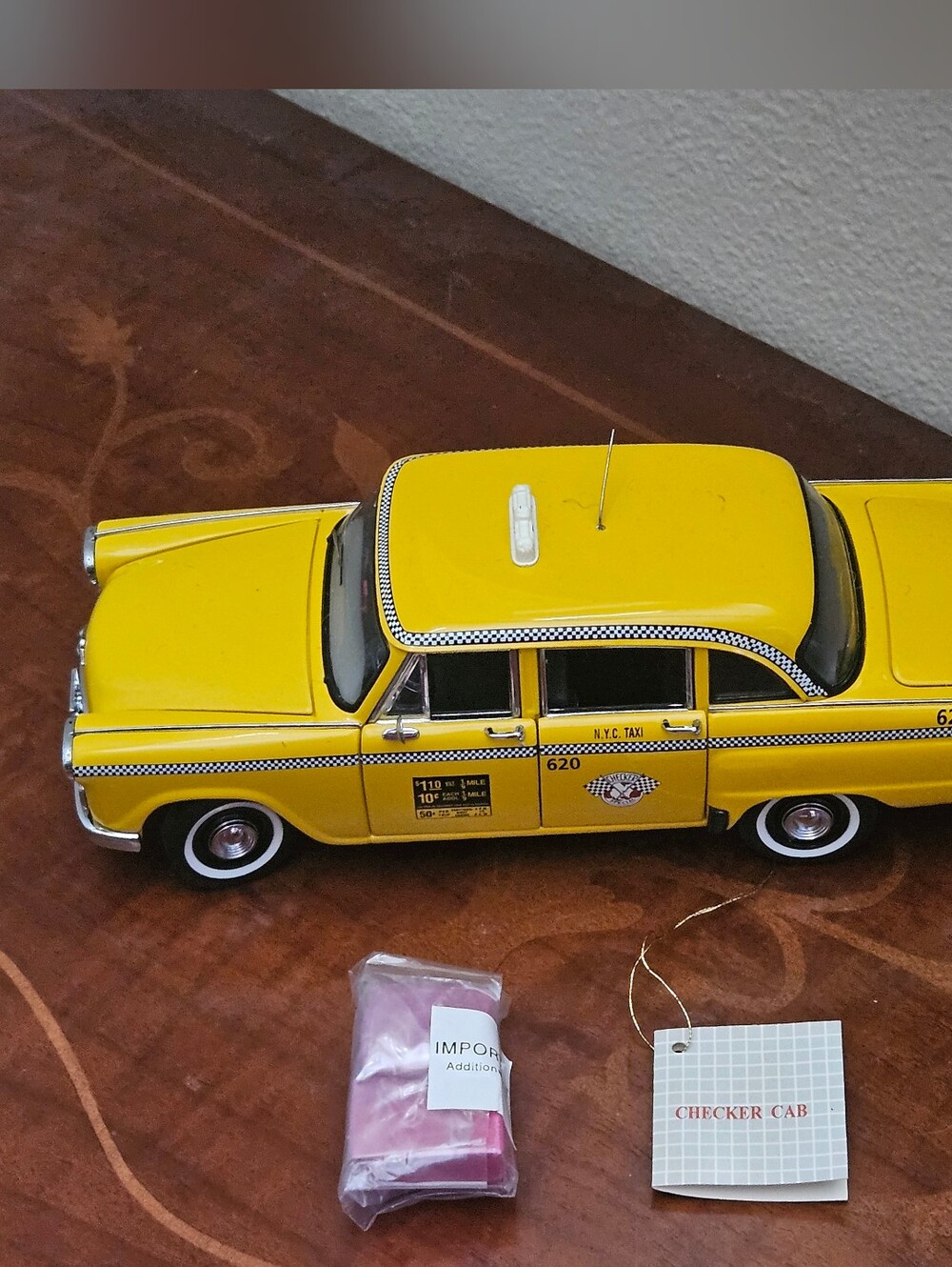 FRANKLIN MINT PRECISION DIECAST 1963 YELLOW NEW YORK CITY CHECKER TAXI CAB 1:24